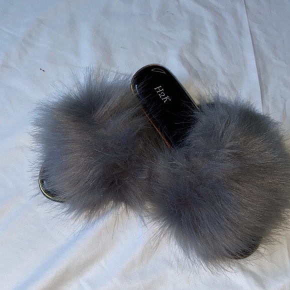 H2R Gray Furry Women's Slippers - Picture 1 of 11